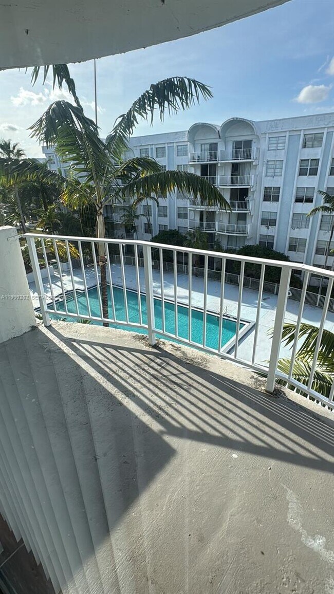 Building Photo - 492 NW 165th St