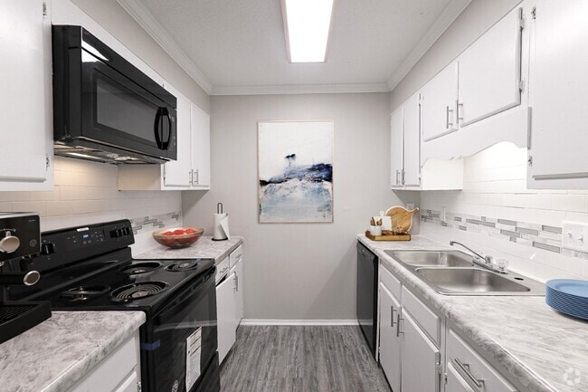 Building Photo - Experience Woodmere Reserve – Where Comfor...