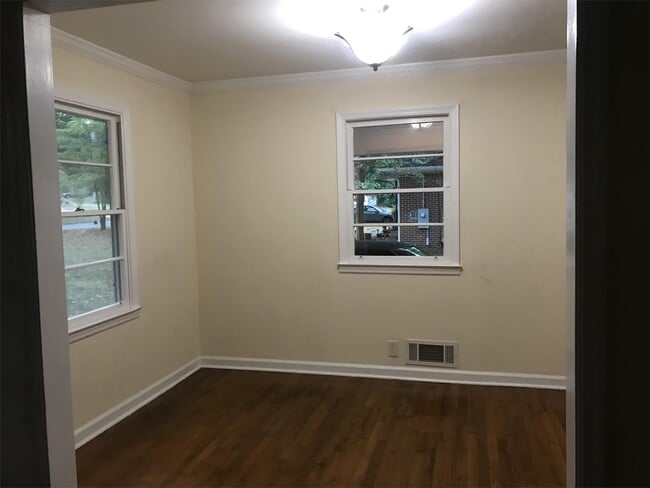 Foto del edificio - 1319 Greenview Dr