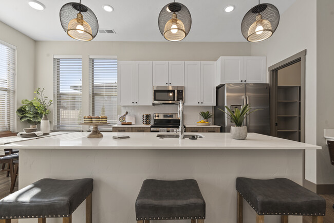 Building Photo - Modern Craftsman - Black Cat