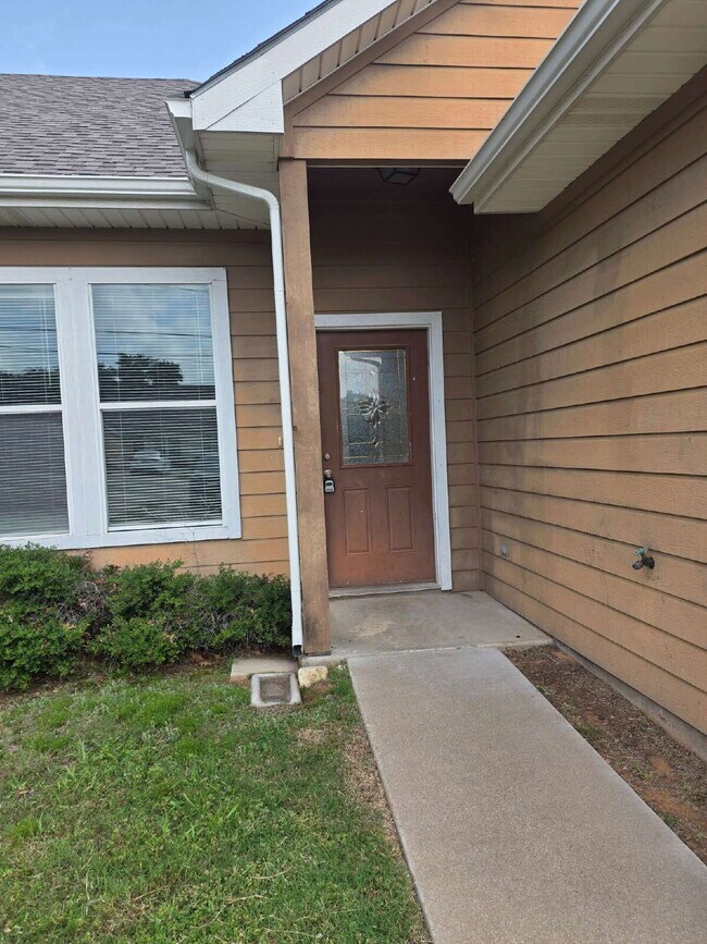 Building Photo - 3712 Mandy Dr