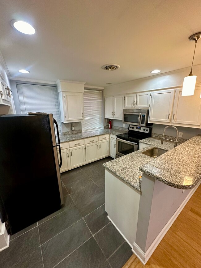 Kitchen - 104 N Division St