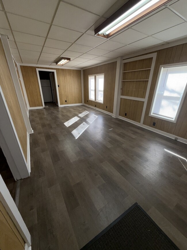 Building Photo - 651 New Brickyard Rd