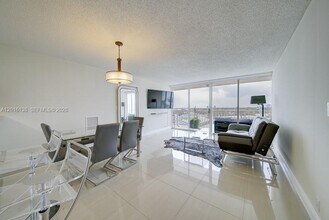 Building Photo - 7601 E Treasure Dr