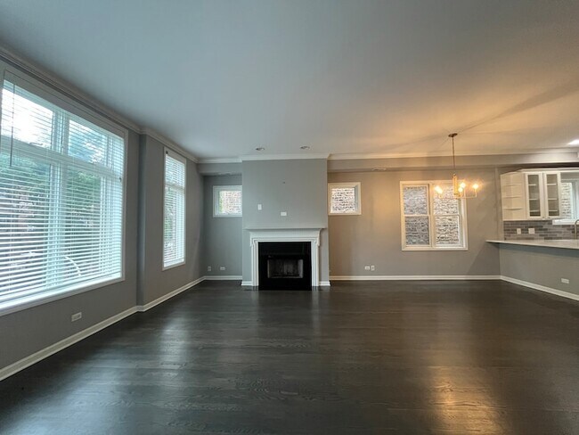 Photo - 540 W Oakdale Avenue Unit 2W Apartment
