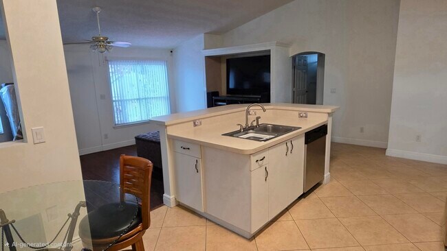 Foto del edificio - 6448 NW Colgate St