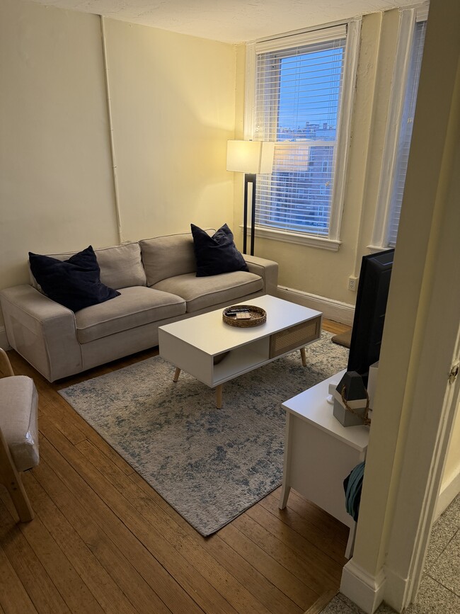 Building Photo - 222 Hanover St