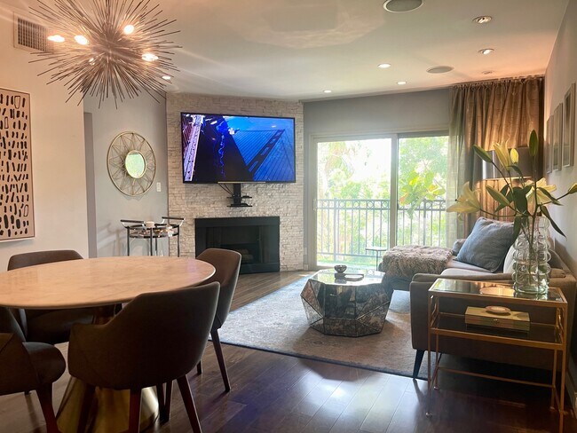 Foto del edificio - 141 S Clark Dr