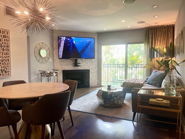 Building Photo - 141 S Clark Dr