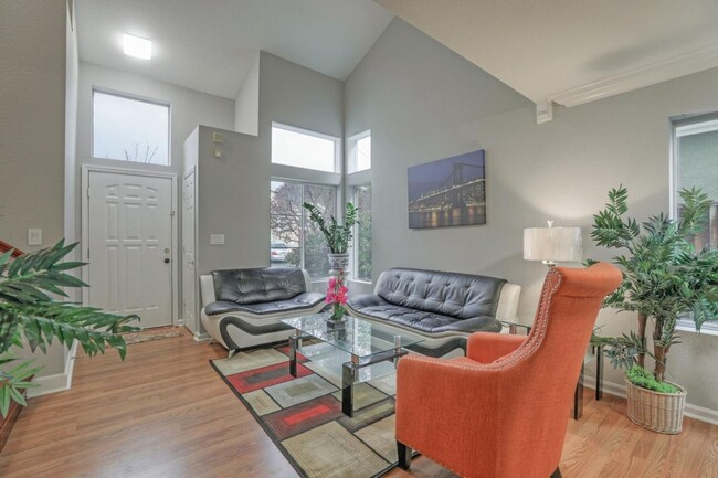 Foto del edificio - Beautiful Bright and Airy 4-Bedroom House ...