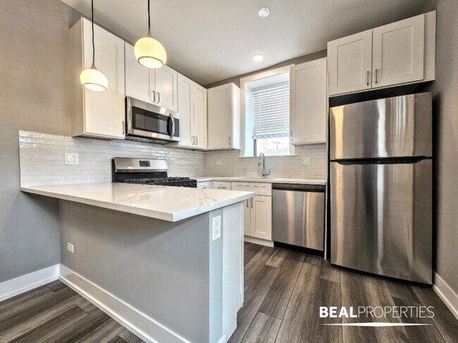 Foto del edificio - 2 bedroom in CHICAGO IL 60613