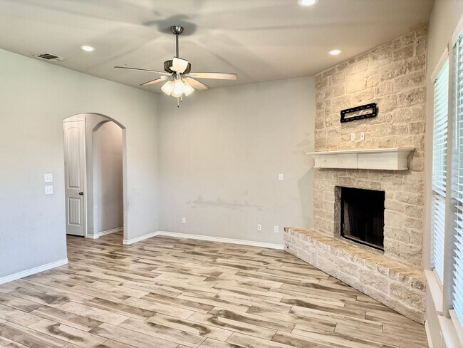 Building Photo - Wonderful Home on FW Side of Town