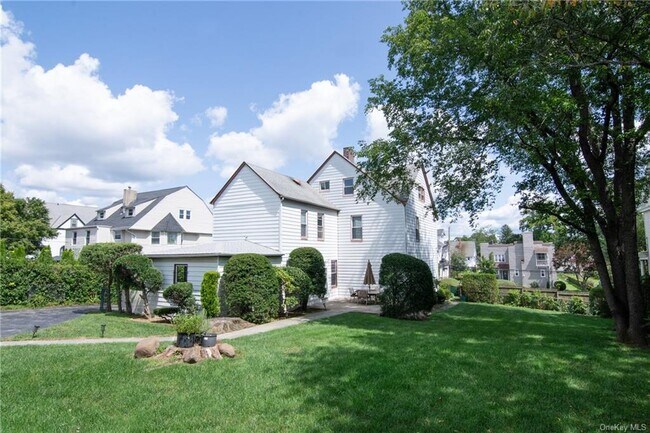Foto del edificio - 81 Woodland Ave