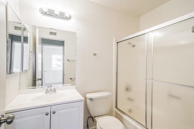 Building Photo - 979 Lobelia Ct