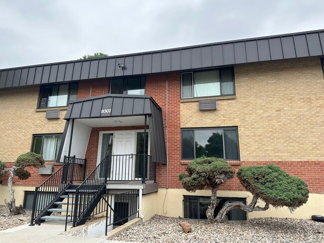 Building Photo - Chatfield Lake Apartments