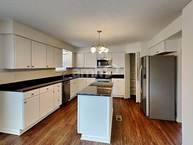 Foto del edificio - 125 Simsbury Ct