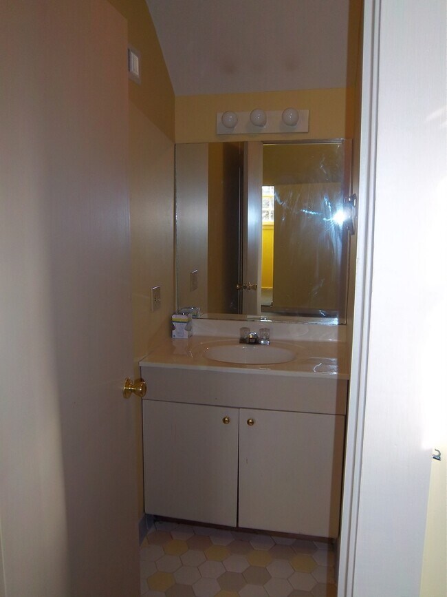 Building Photo - ESS 26