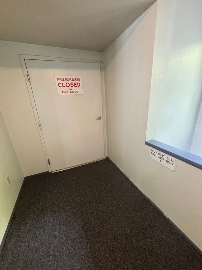 Building Photo - 1 bed 1 bath condo with seasonal outdoor pool available now!!