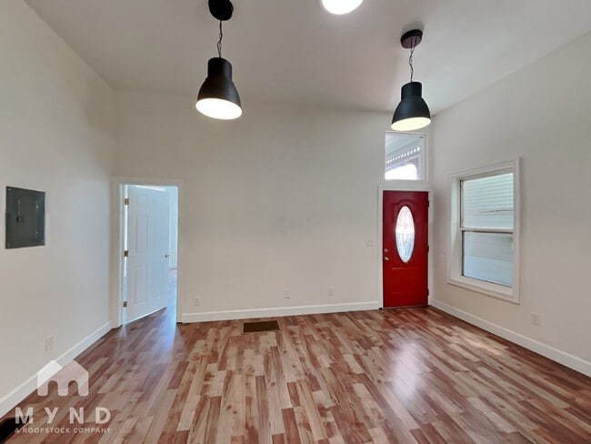 Building Photo - 1064 30th St