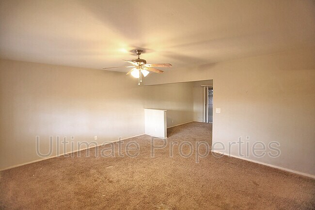 Building Photo - 1021 S Lola Ln