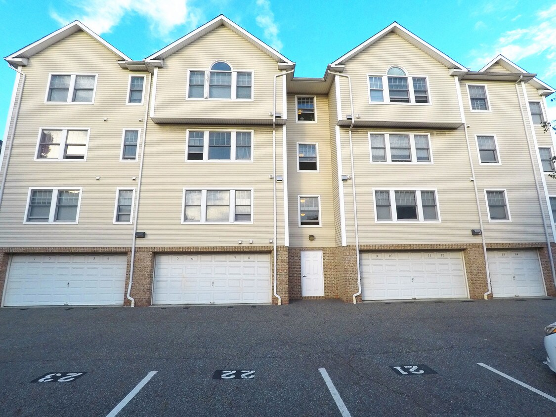 Primary Photo - 126 E Columbia Ave