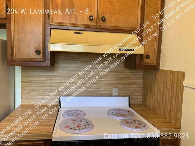Building Photo - 204 W. Lampasas, Apt.-8