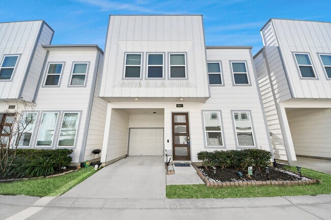 Foto del edificio - 9017 Lonestar Creekbend Ln