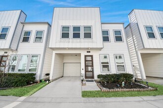 Building Photo - 9017 Lonestar Creekbend Ln