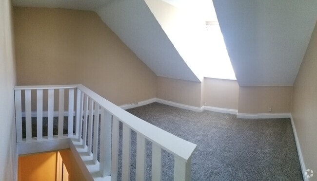 Building Photo - 208 Ella St
