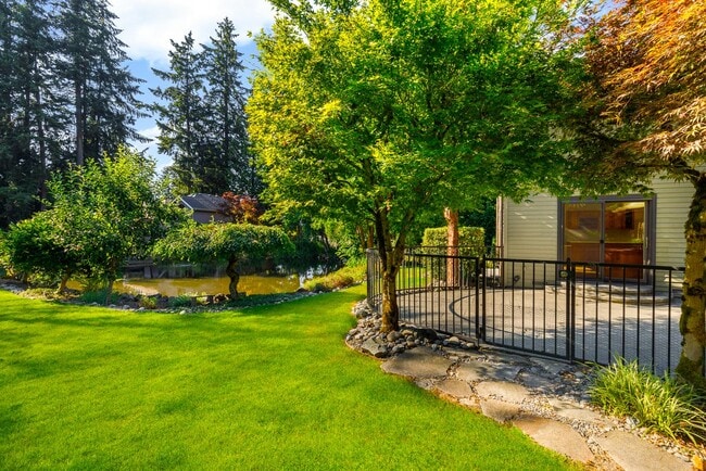 Foto del edificio - Kirkland 4BR 2.5BA Modern Luxury: Pond-Sid...