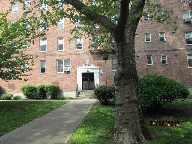 Primary Photo - 2662 West St