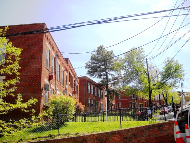 Building Photo - Danbury Apartments