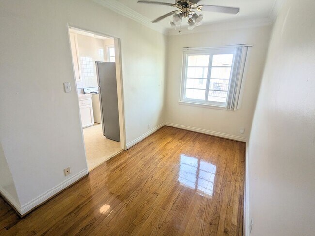 Foto del edificio - 5671 S San Vicente Blvd