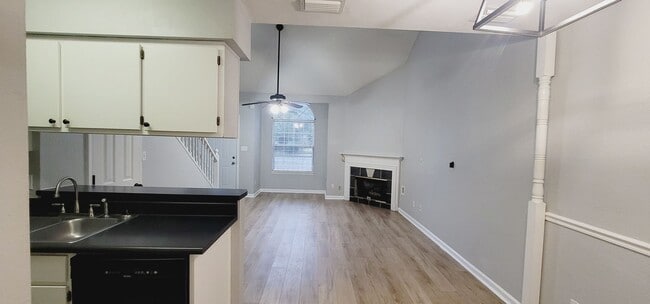 Building Photo - MODERN NW 3/2 w/ Washer/Dryer, Plank Vinyl Floors, Deck, & Vaulted Ceilings! Available NOW for $1...