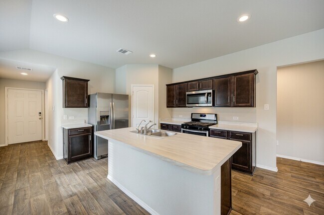 Foto del edificio - 16937 Rich Pines Dr