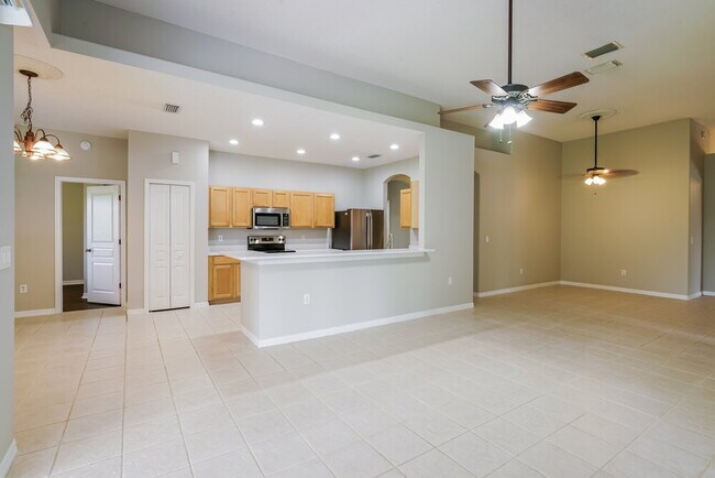 Building Photo - 8519 Parrots Landing Dr