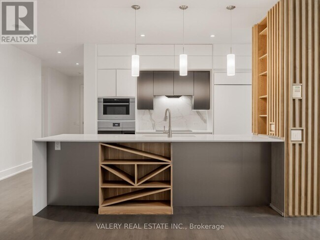 Building Photo - 61 Yorkville Ave