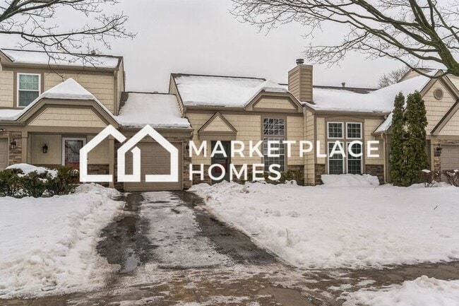 Building Photo - 1295 Woodlake Dr