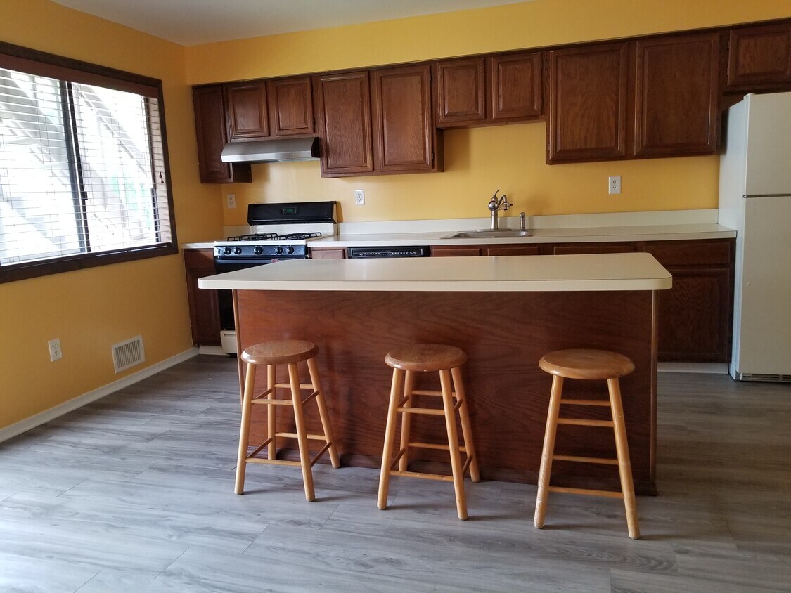 Kitchen - 25 College Ave