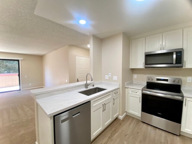 Foto del edificio - Beautifully Updated 2-Bedroom Condo! - Warm Springs!