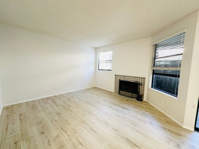 Building Photo - Ground floor remodeled 2/2 in the heart of...