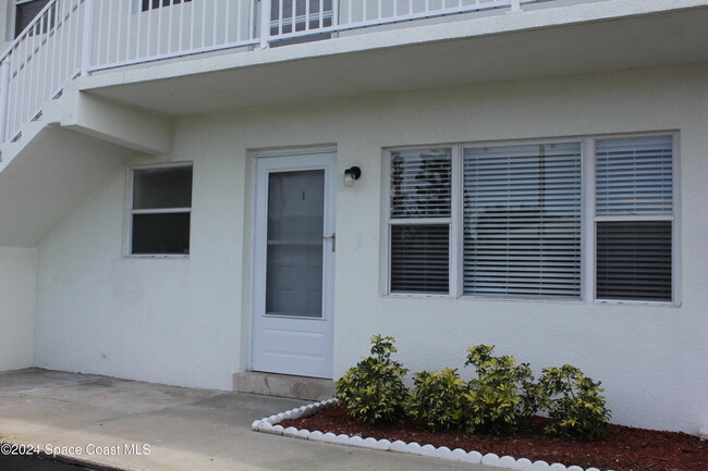 Building Photo - 651 Palm Dr