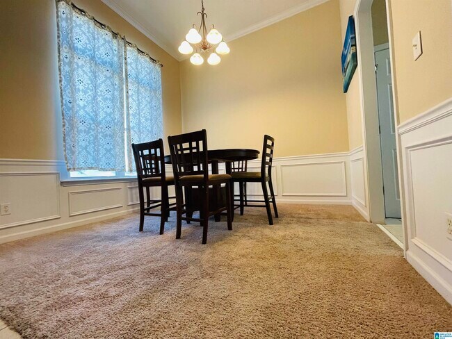 Building Photo - 1058 Ivy Pl