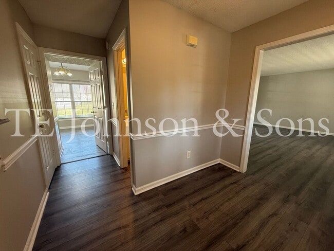 Foto del edificio - Spacious 4 Bedroom Home with Modern Comforts in Kernersville