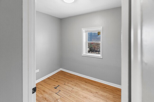 Foto del edificio - 3336 W Potomac Ave