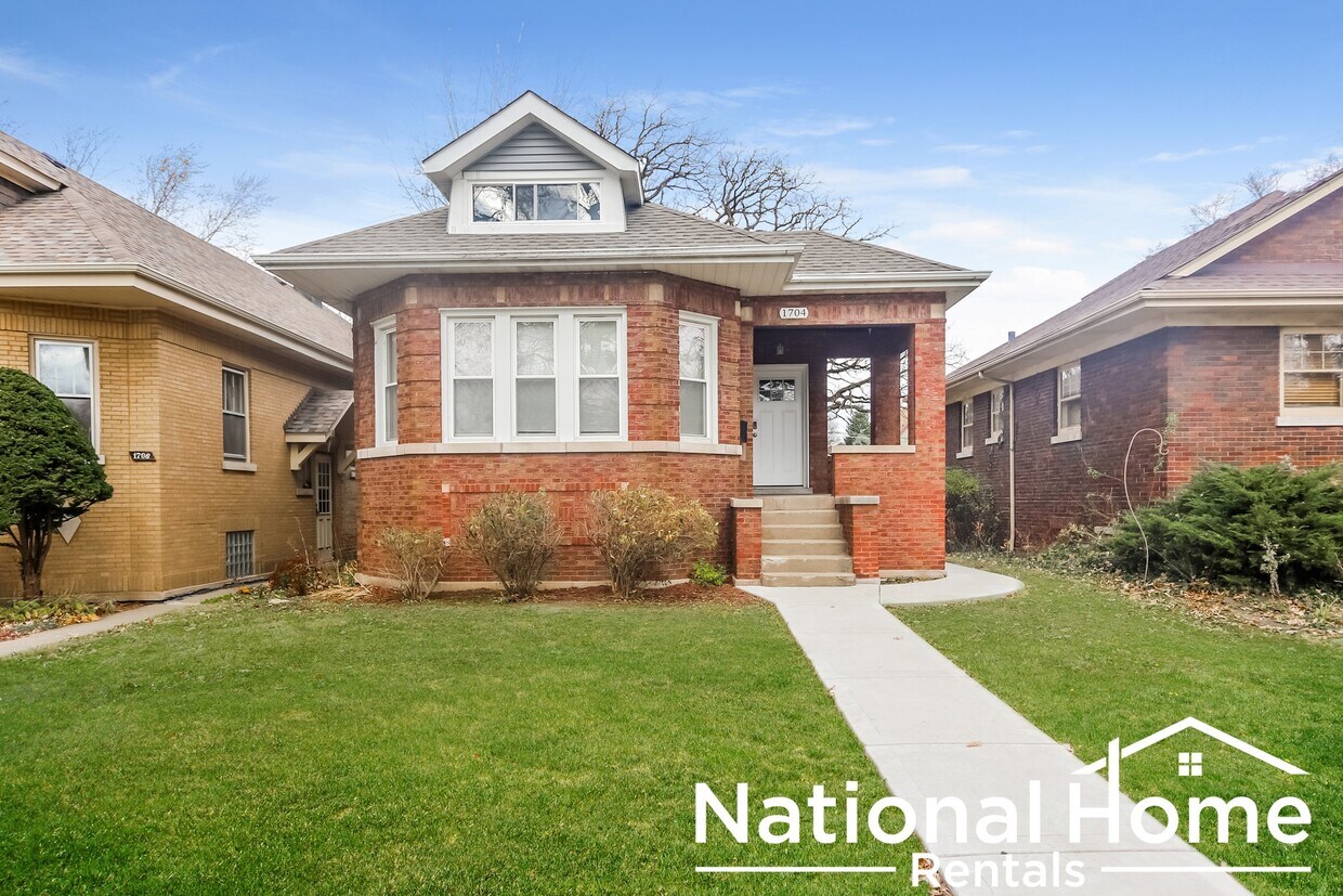 Foto principal - 1704 W 101st St