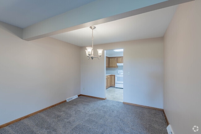 3BR, 2.5BA - 1,550SF - Dining Area - Bob-O-Link Manor