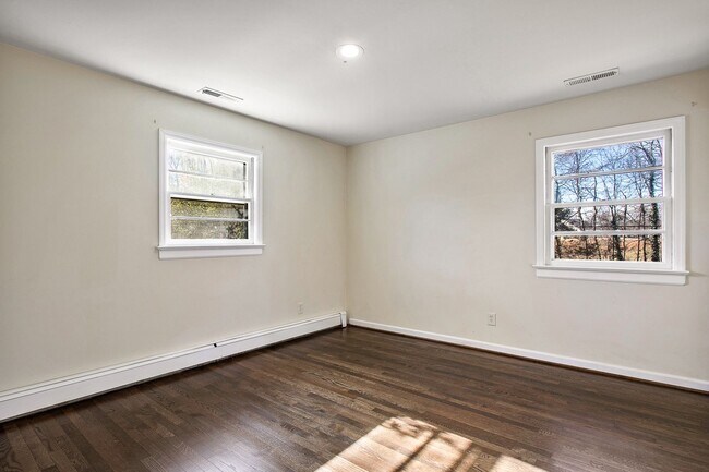 Foto del edificio - Spacious 3 Bed 2 Bath Rancher Available NOW
