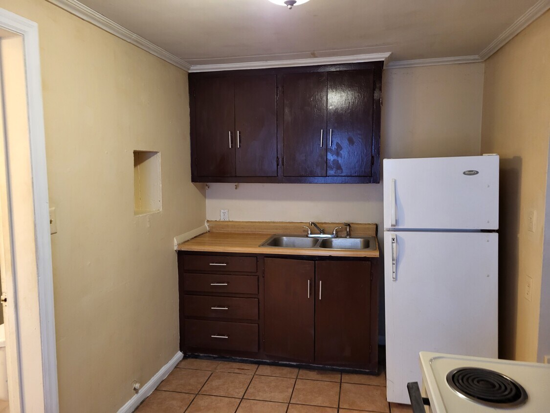 Primary Photo - 2410 NE Thomas Ave