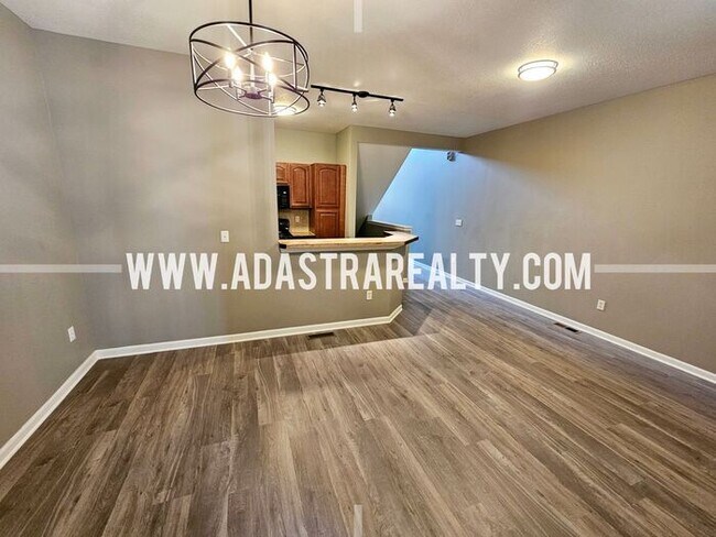 Building Photo - Very Spacious Townhome in West Olathe-Avai...